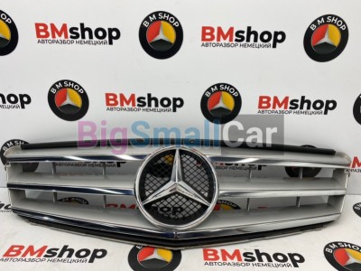 Решетка радиатора Mercedes C350 2012 W204 276.957 А2048801923 - купить Губовском