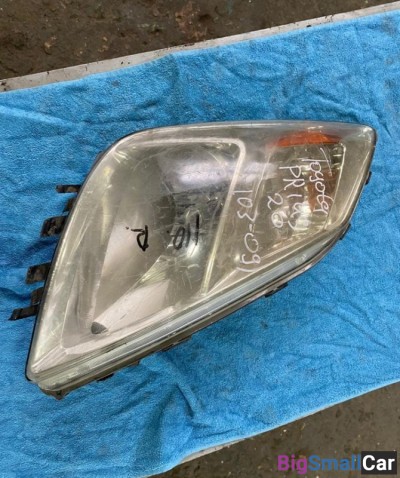 Фара правая Toyota Prius (20) - купить Губовском